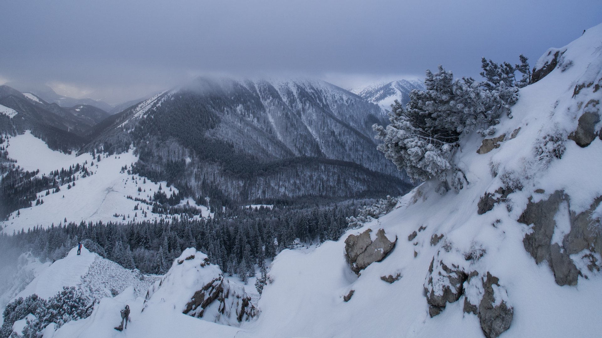  Zejście z Wielkiego Rozsutca, chmury coraz niżej