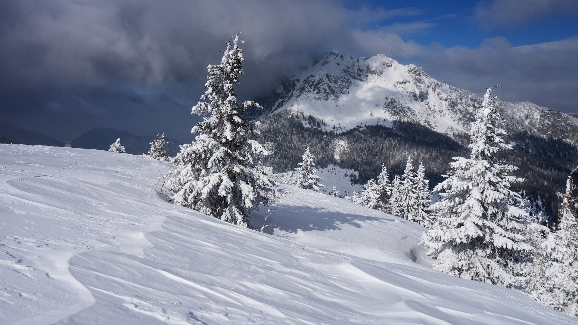Nad Ośnicą słońce, nad Rozsutcem chmury