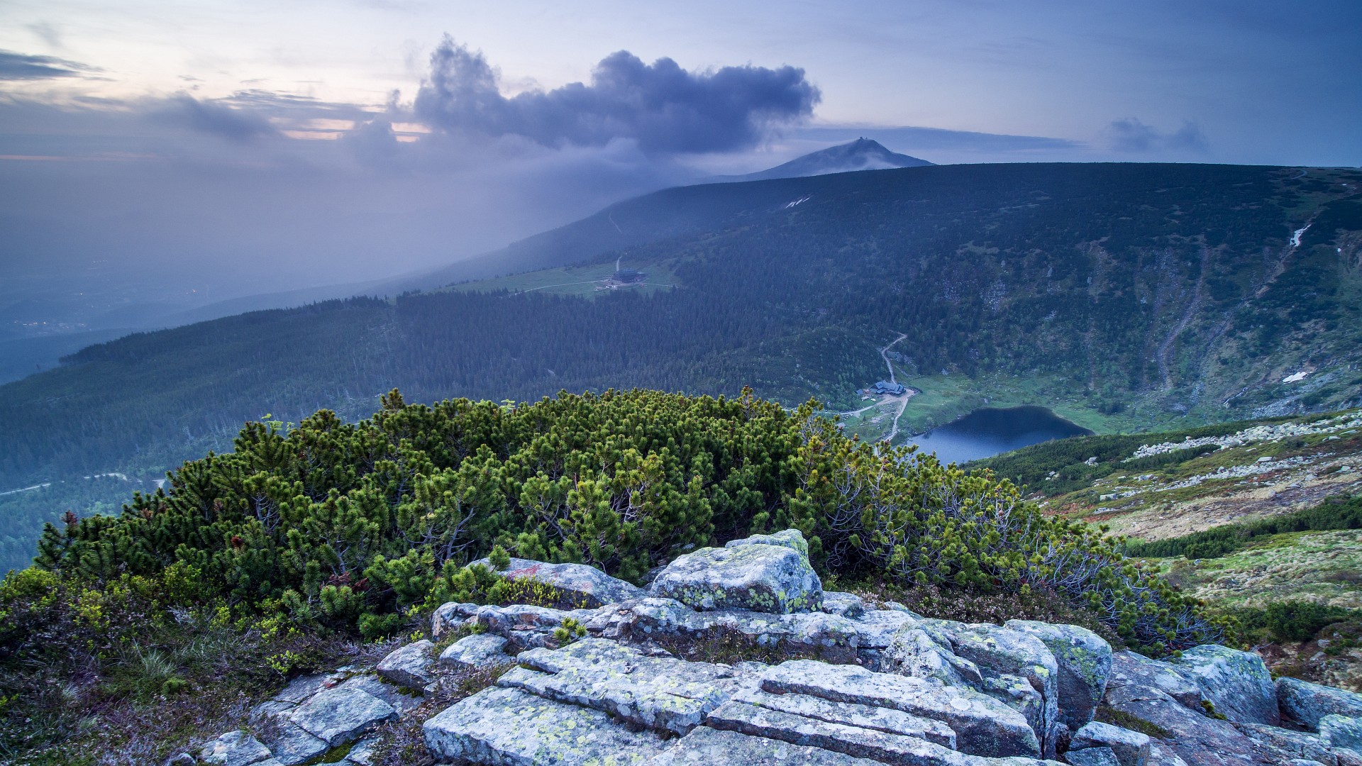 Chwilę później chmury zakryły wszystko dookoła